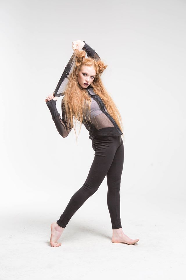 larsen thompson feet 6