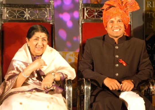 lata mangeshkar feet 3
