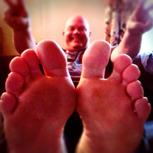 laugh of artist feet 3