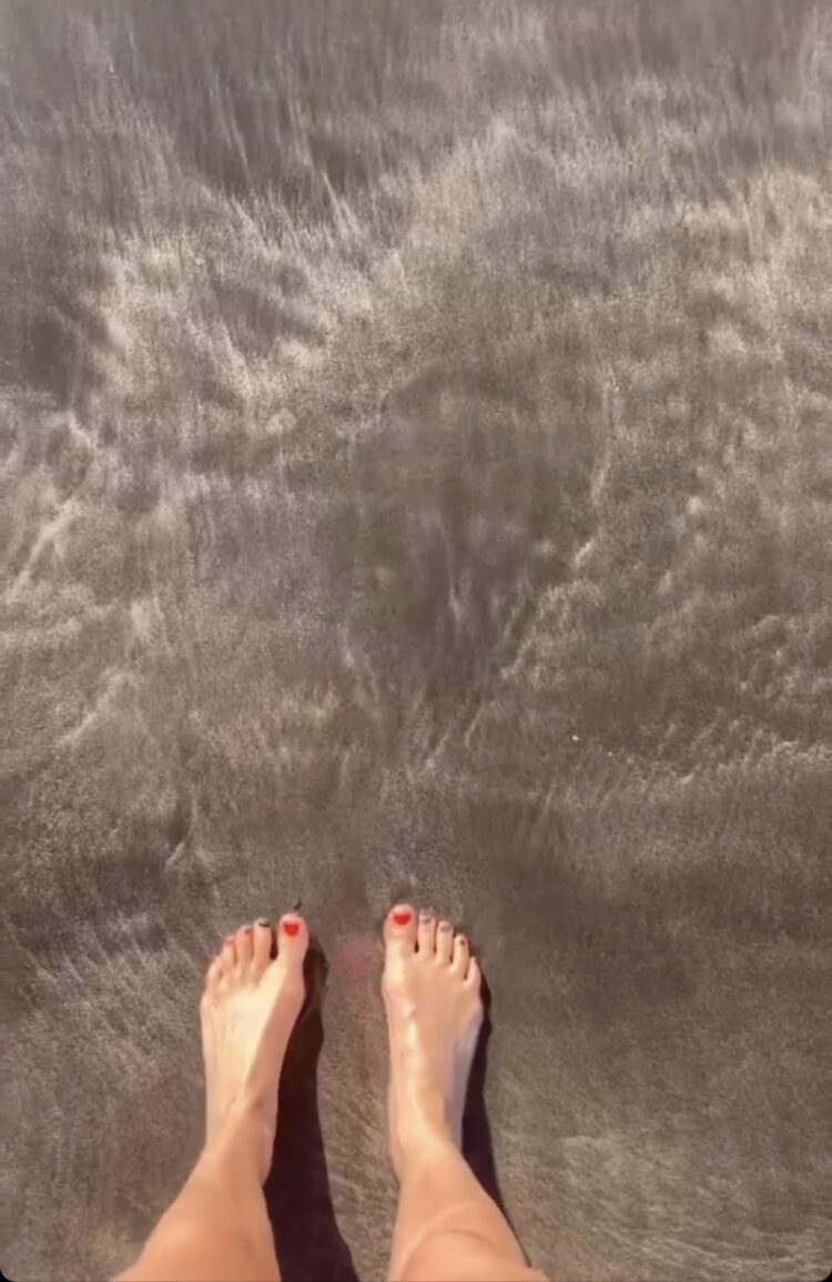 laura aikman feet
