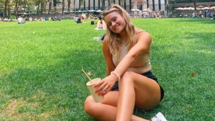 laura burk feet 4