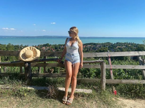 laura cserpes feet 4