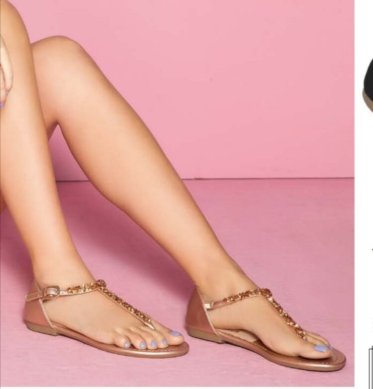 laura de leon feet 1