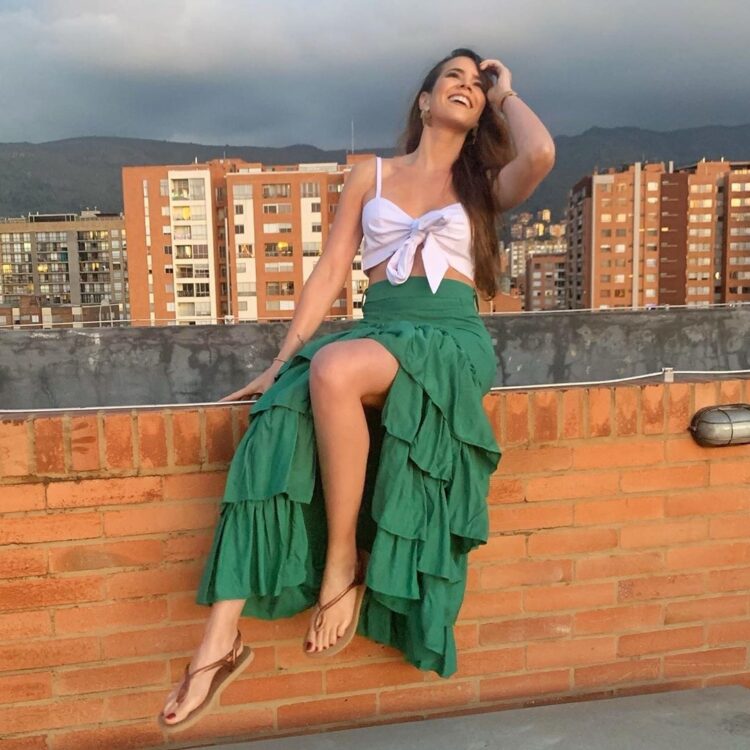 laura de leon feet 4