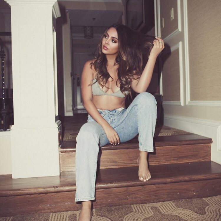 laura de santiago feet 1