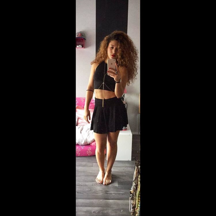 laura defretin feet 1