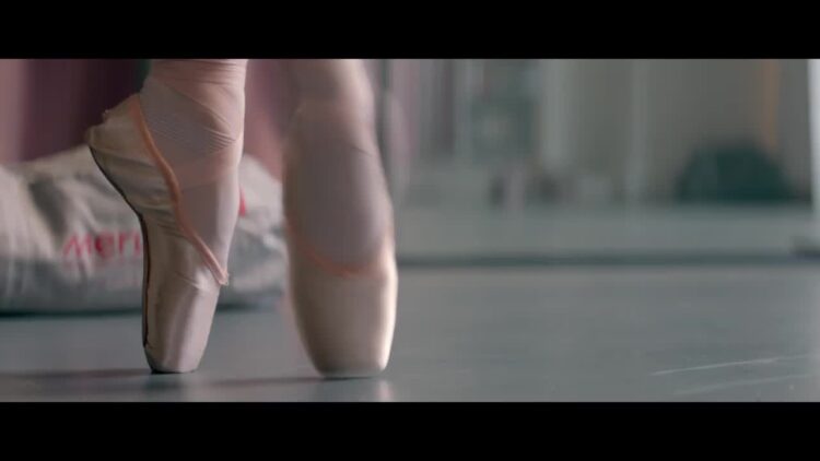 laura defretin feet 3