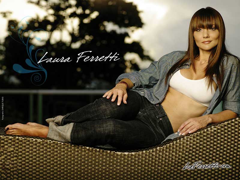 laura ferretti feet 3