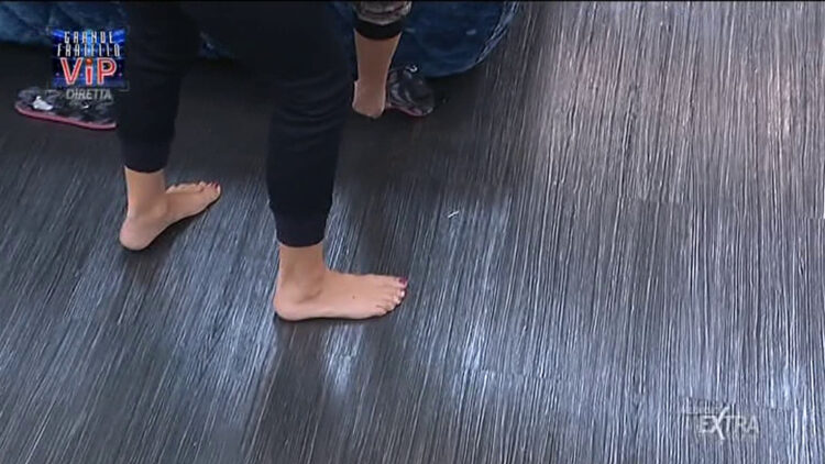 laura freddi feet 4
