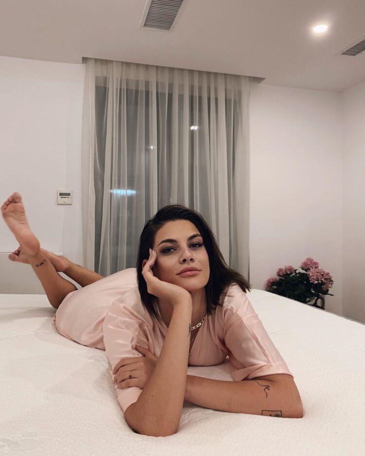 laura giurcanu feet 1