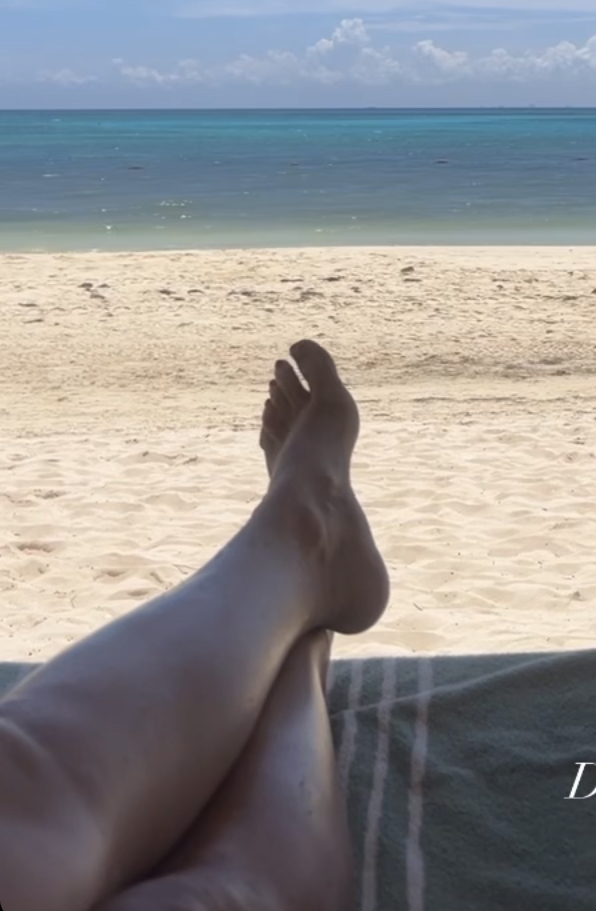 laura gonzalez feet 2