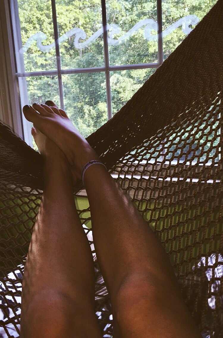 laura guevara feet 5