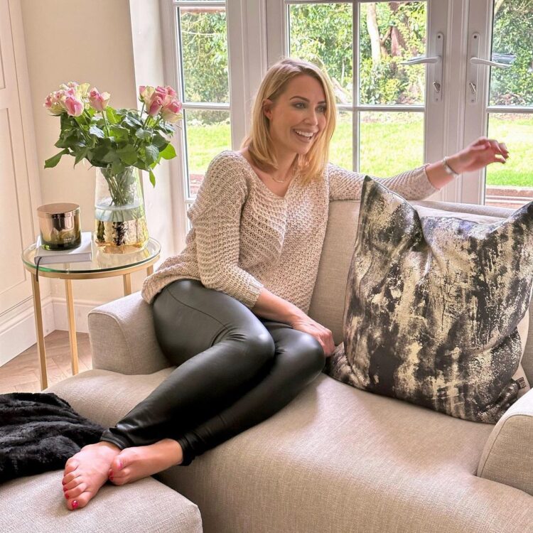 laura hamilton feet 6