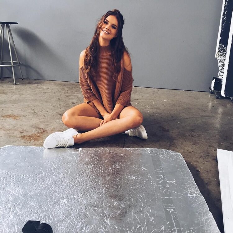 laura henshaw feet 4