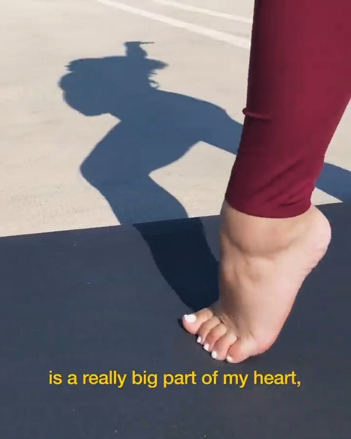 laura hernandez feet