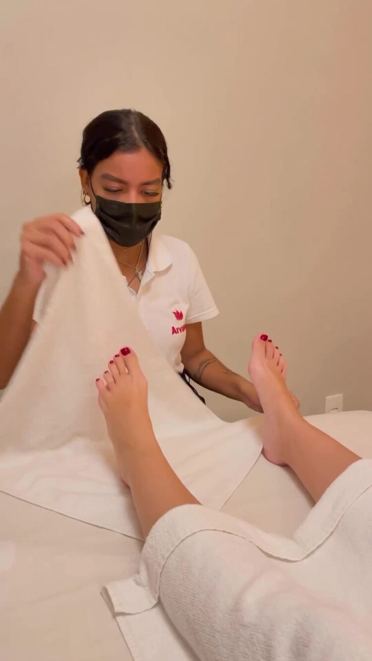 laura kuczynski feet 1