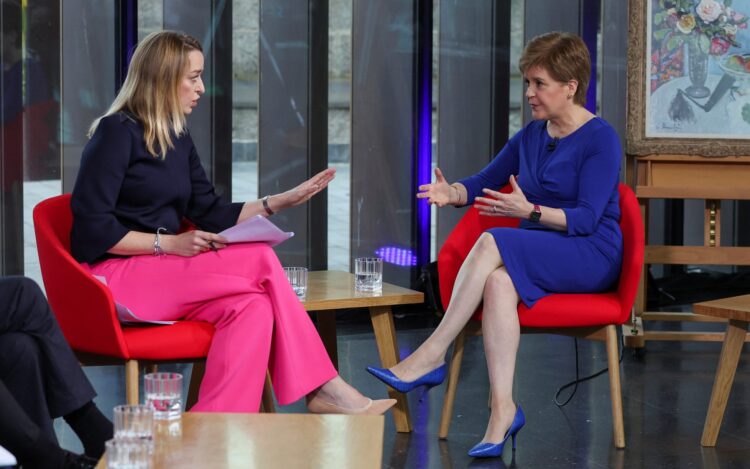 laura kuenssberg feet 6