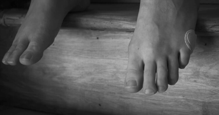 laura lafrate feet 1