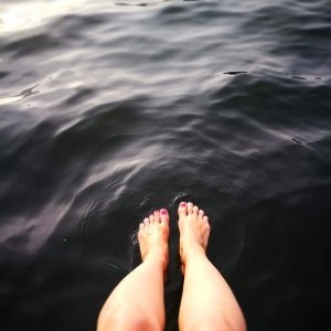 laura lentz feet 1