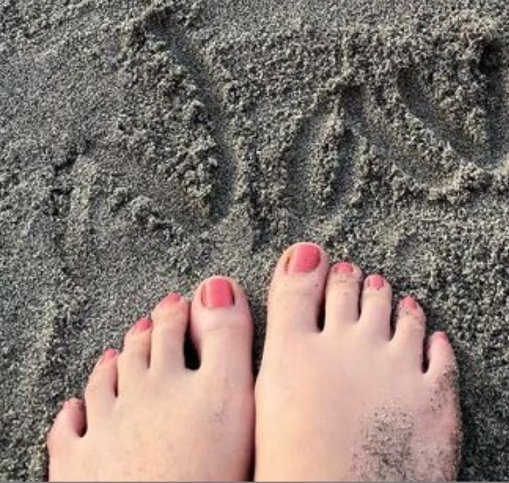 laura mancini feet 4