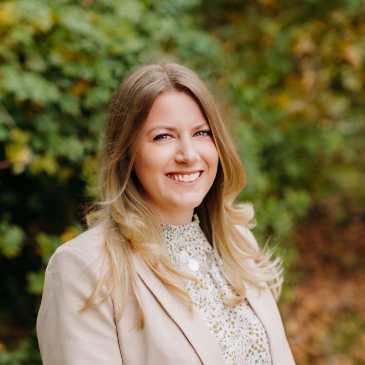 laura salazar feet 6 scaled