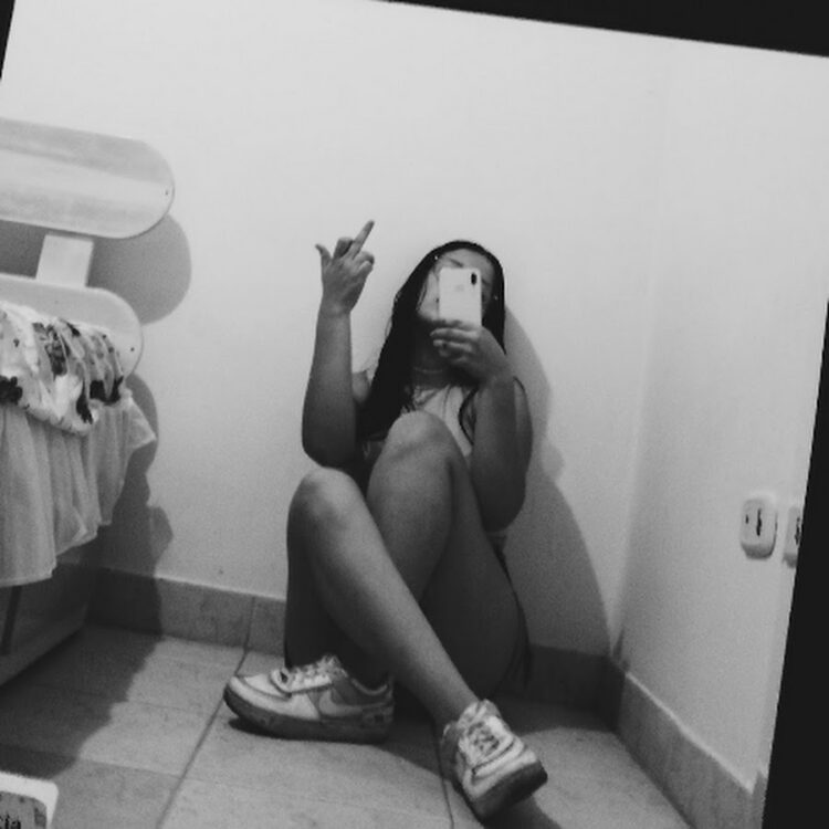 laura valentina feet 4