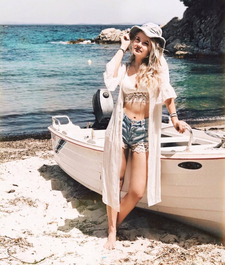 laura van den elzen feet 2