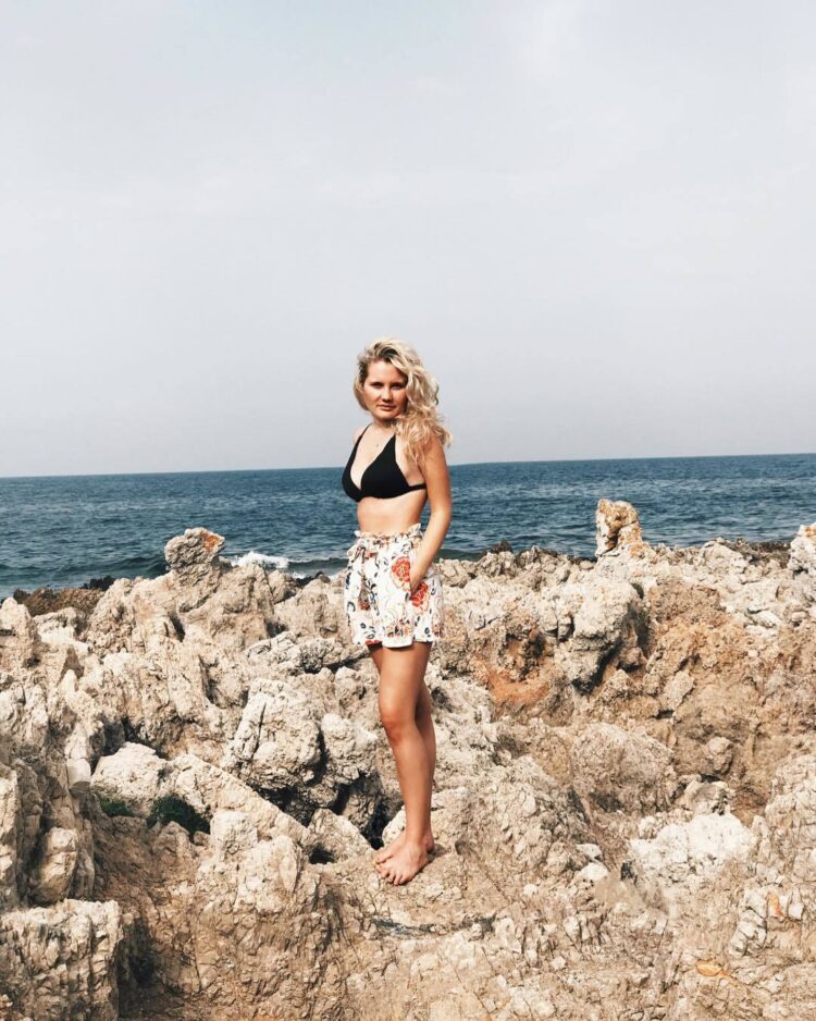 laura van den elzen feet 3