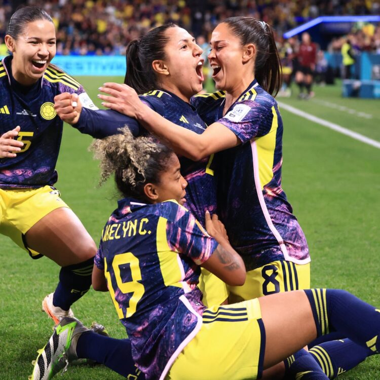 laura vanegas feet 6