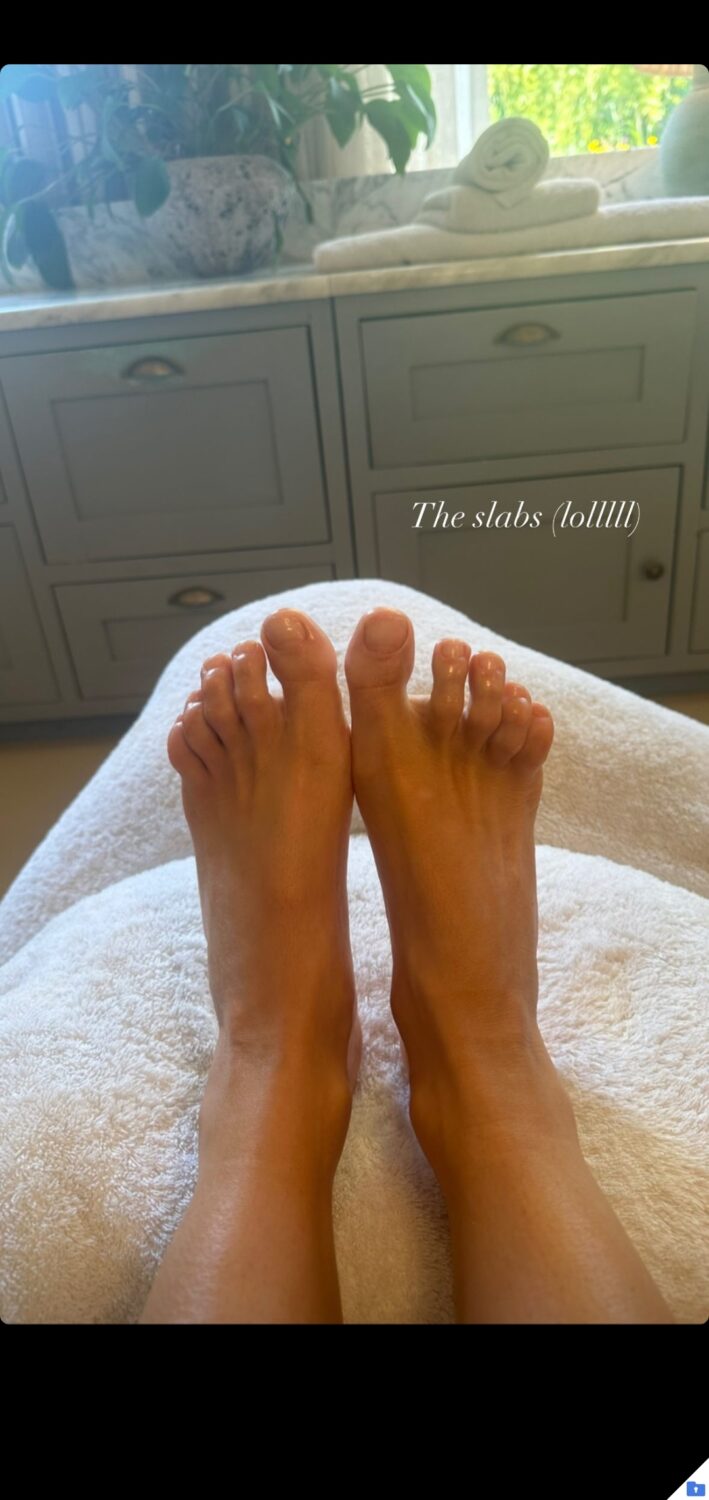 laura woods feet 3