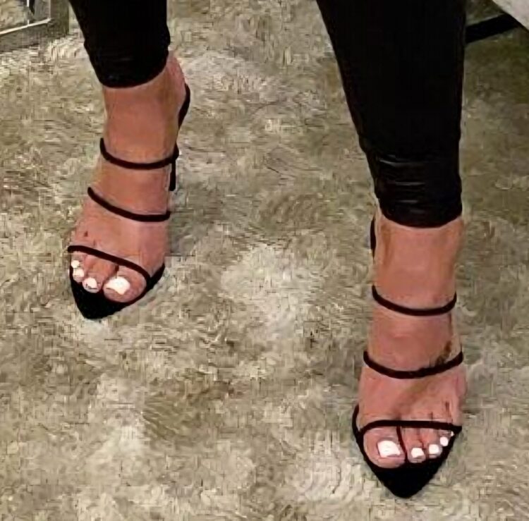 lauren chamberlain feet 3 scaled