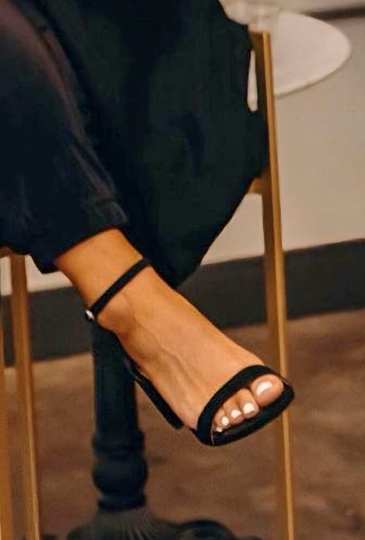 lauren chamberlain feet 4 scaled