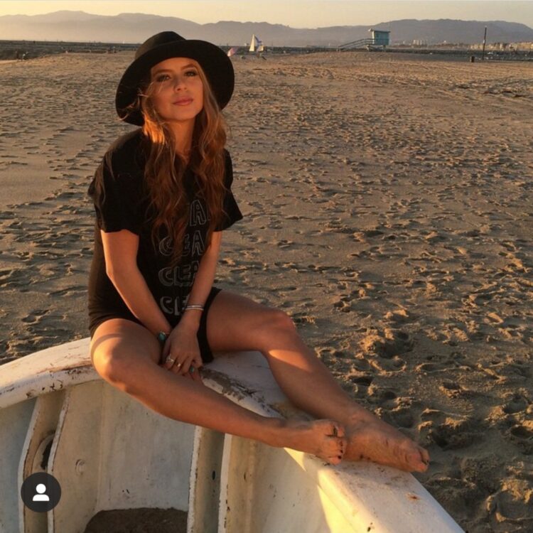 lauren chavez feet 6