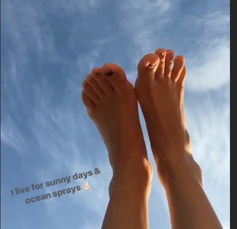 lauren daigle feet 6