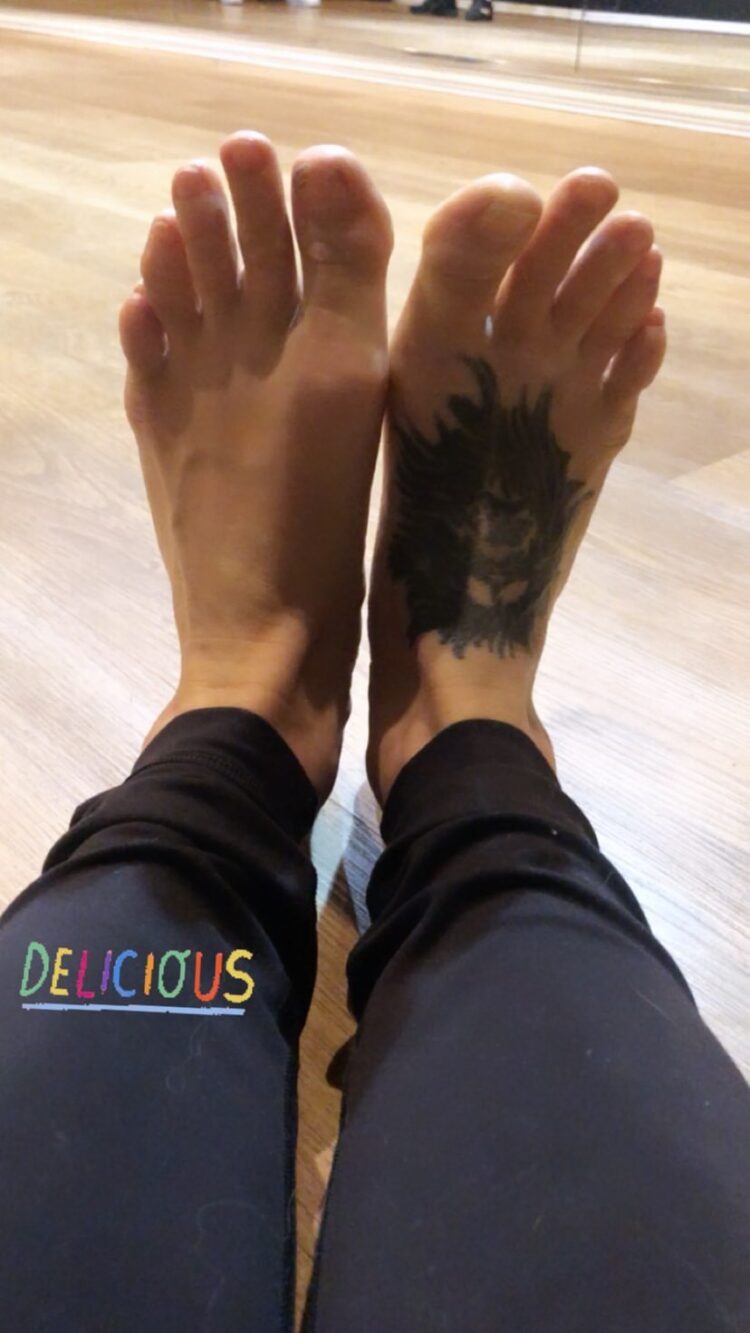 lauren dear feet