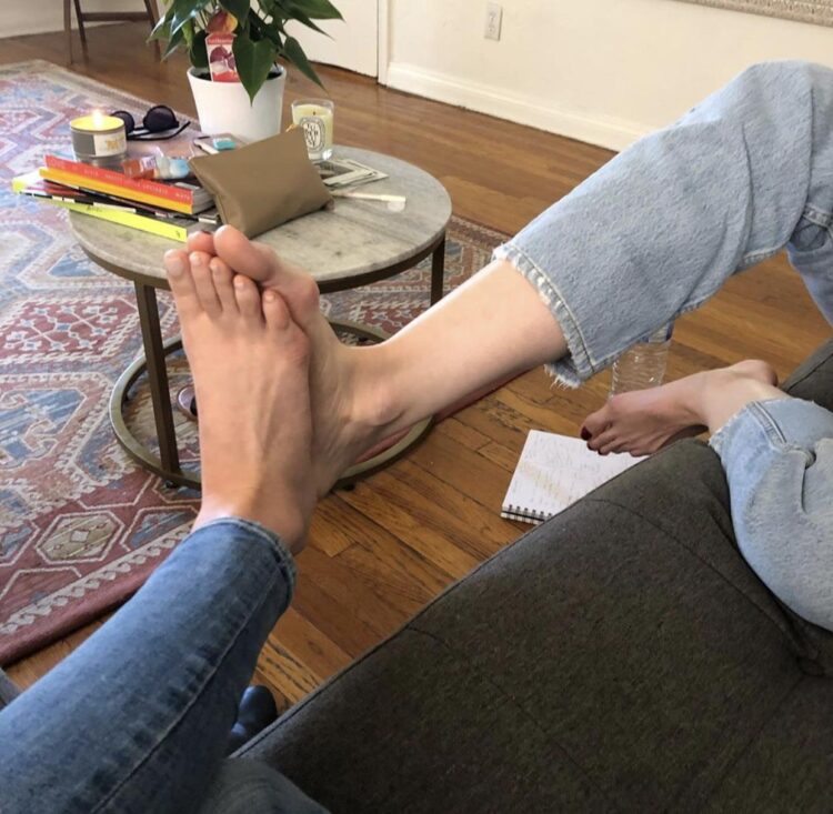 lauren lapkus feet