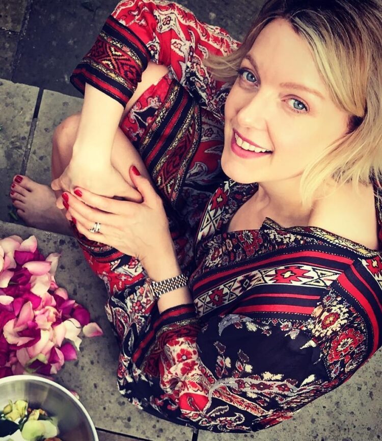 lauren laverne feet 3