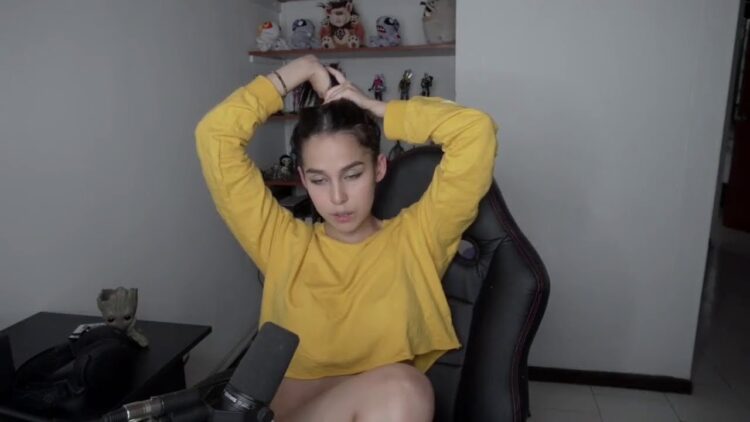 lauren little feet 3