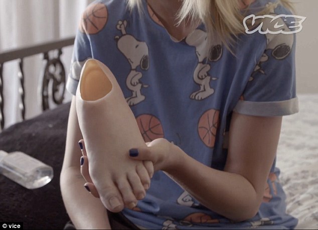 lauren wasser feet 5