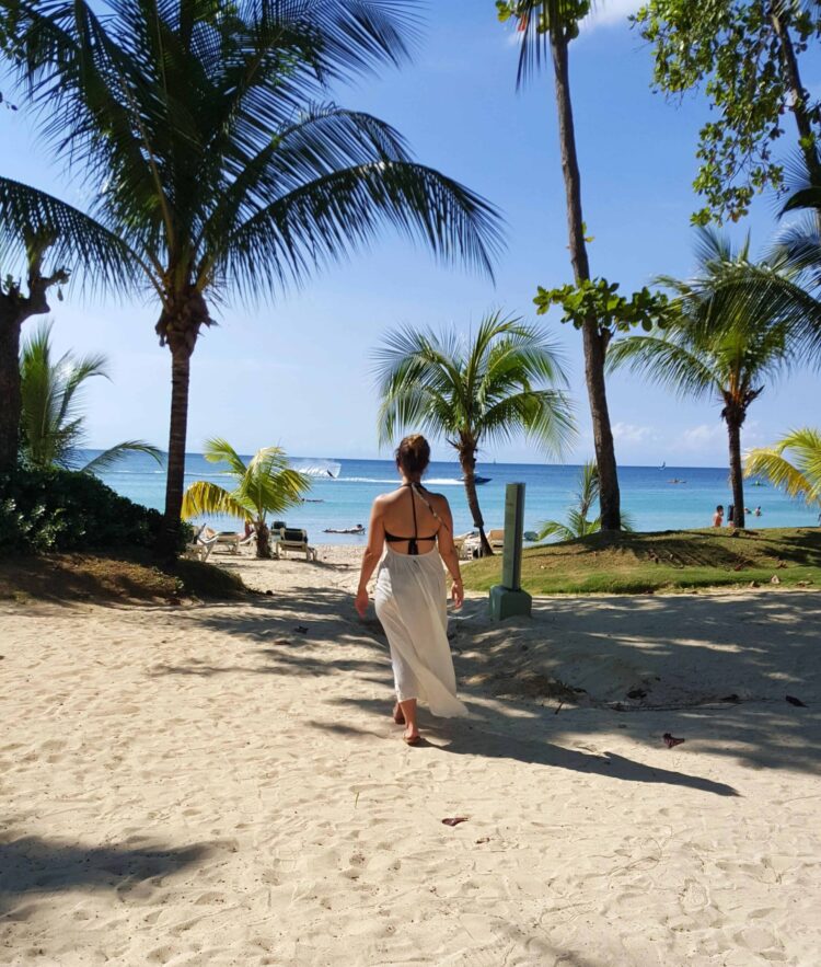 lauren yakiwchuk feet 2 scaled