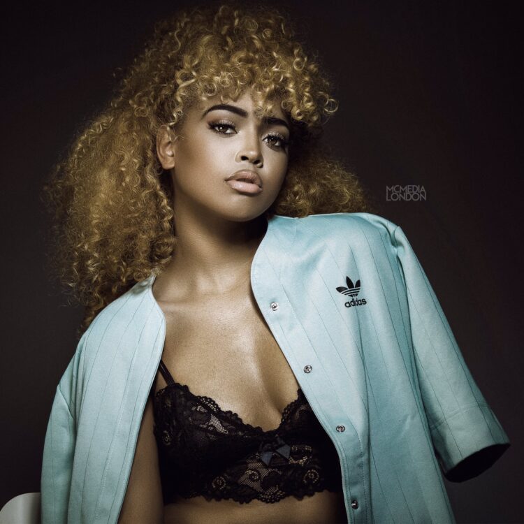 laurissa willems feet 3