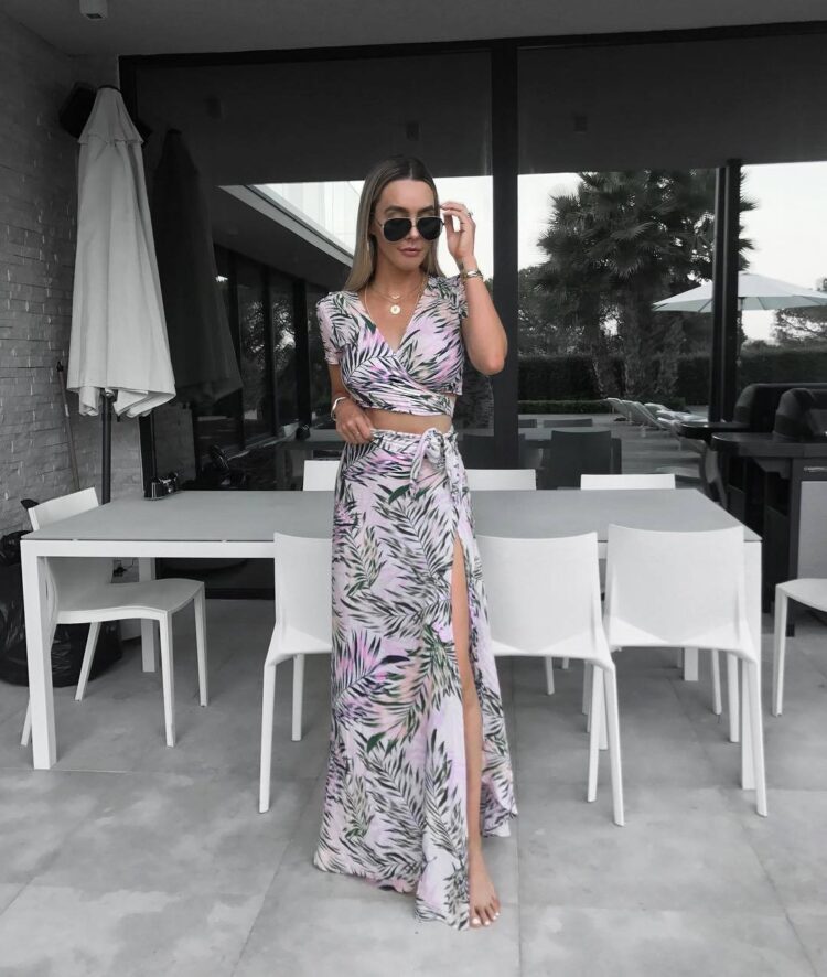 lauryn evarts feet 6