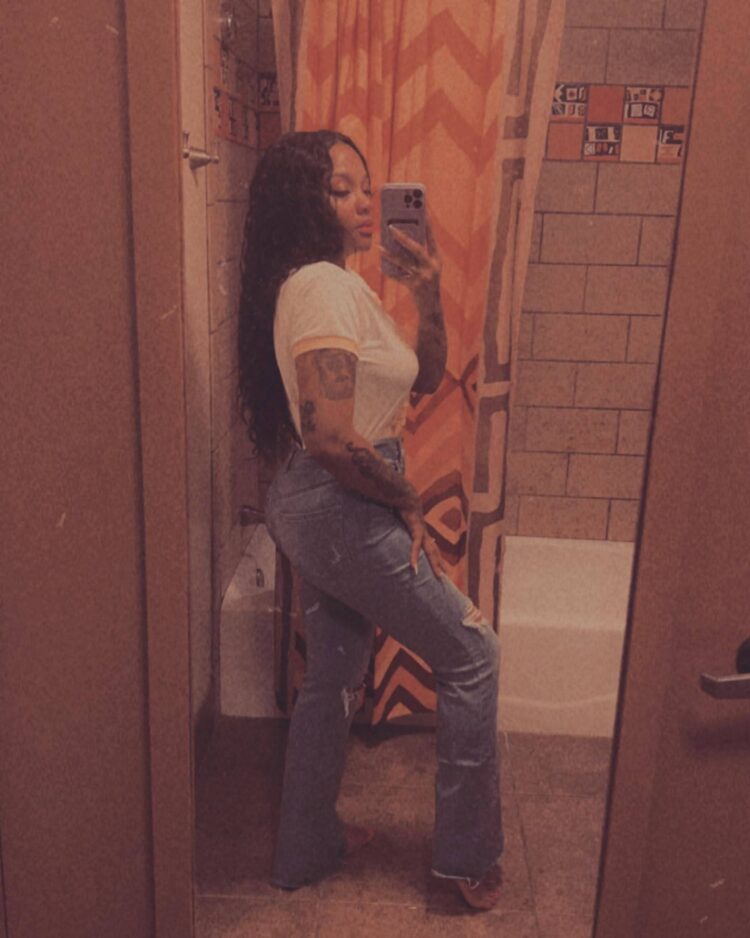 lauryn mcclain feet 3