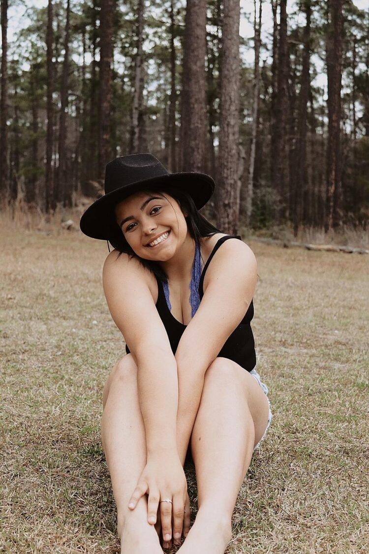 layna hidalgo feet 4