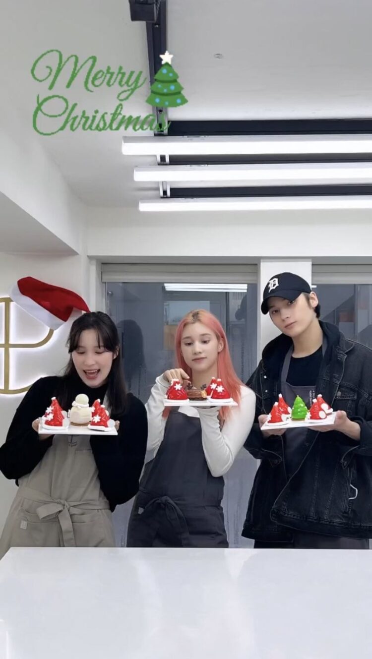 lea navvab huening feet 2