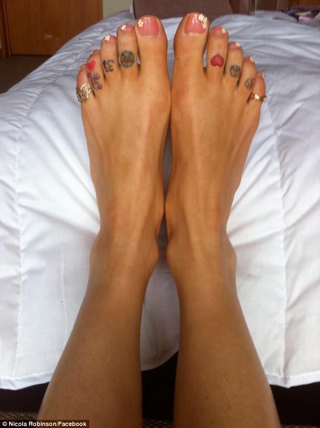 lea robinson feet 1