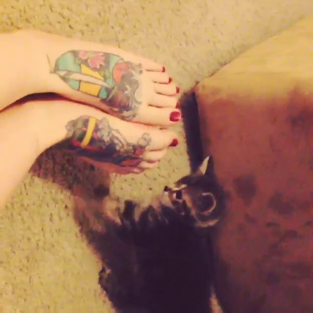 leah jung feet 3