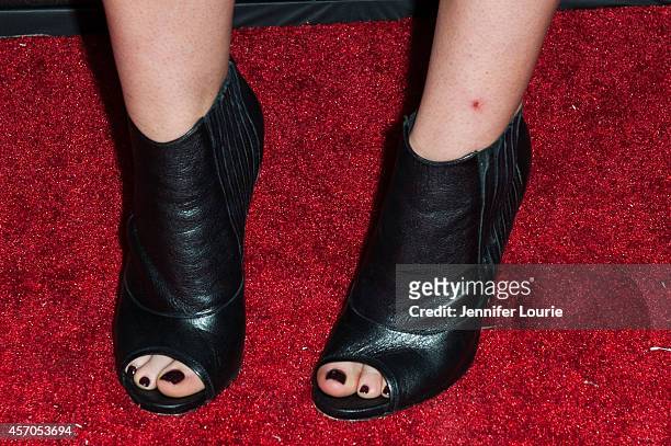 leah pipes feet 3