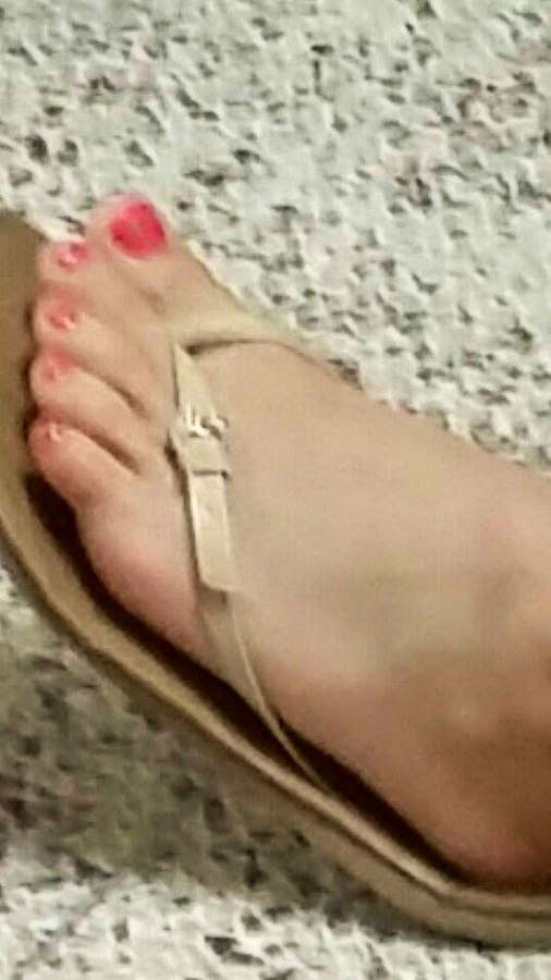 leann hunley feet 6