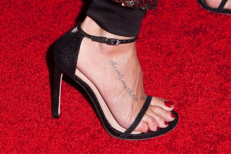 leann rimes feet 1